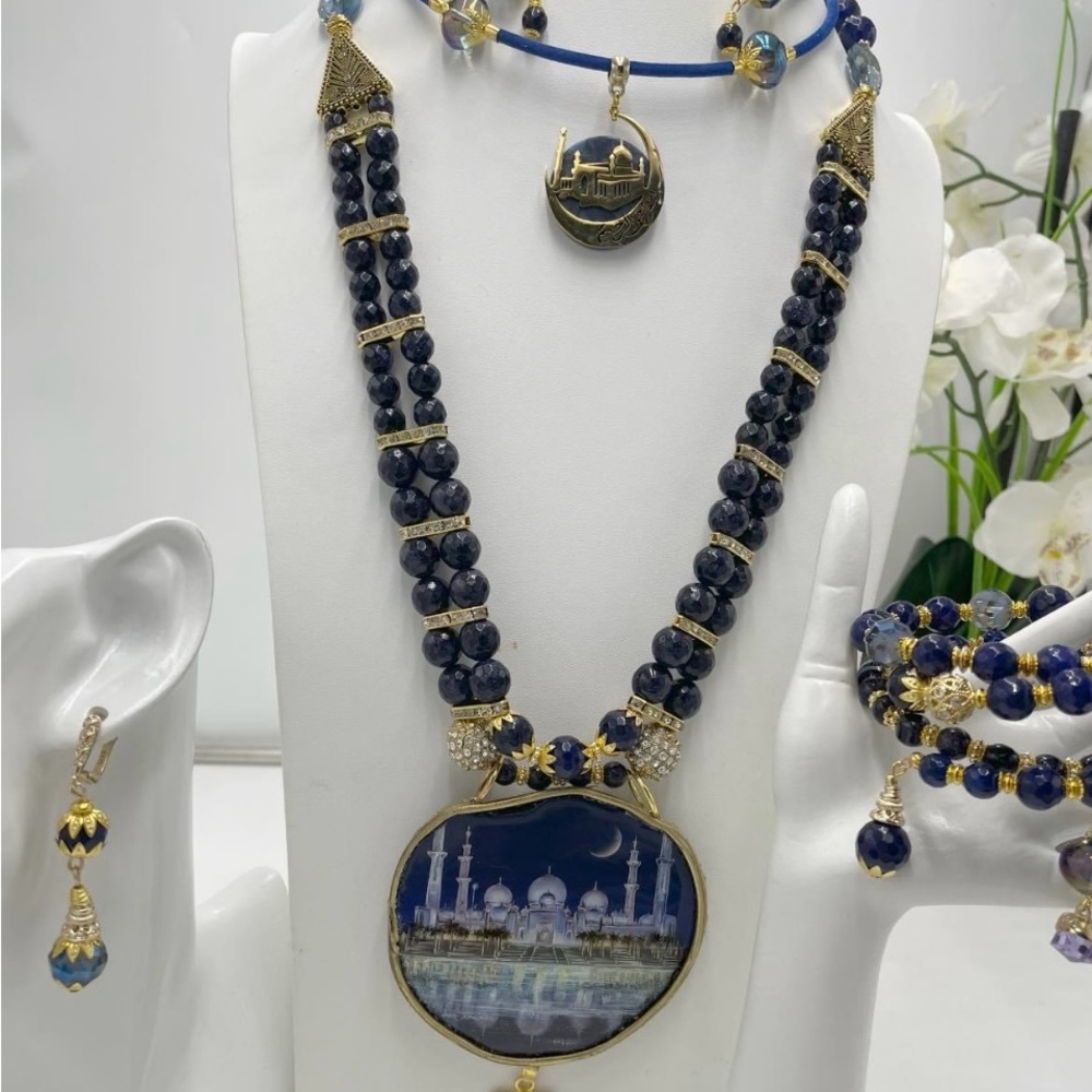 Elegant Gold and Blue Beaded Necklace. New. Handmade.